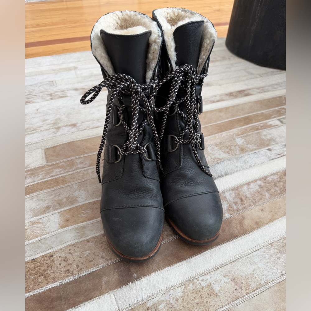 Sorel Black Lace Up Boots with Fur Trim